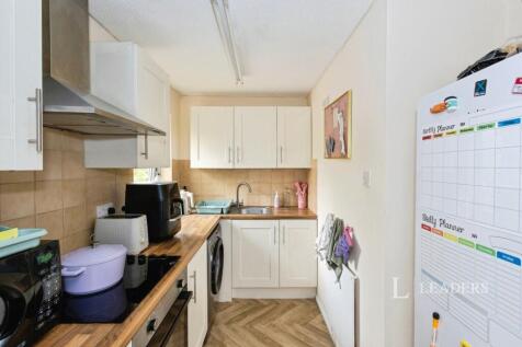 Celia Close, Waterlooville, Hampshire, PO7 photo 4