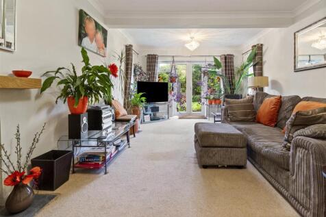 2 Cowdray Close-007.JPG