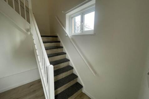ENTRANCE HALL &amp; STAI