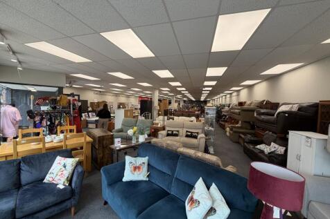 Retail Property (high street) to rent Image 3