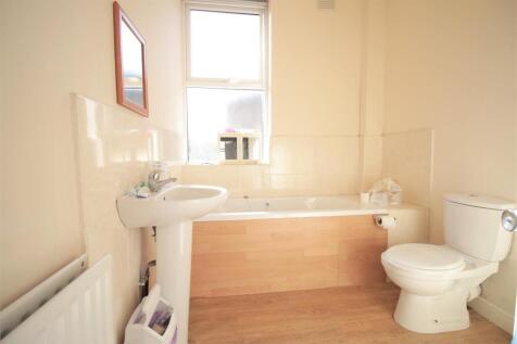 Bathroom 1.JPG