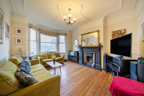 1372487-11-68fa05...