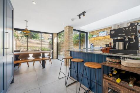 Kitchen (3).JPG