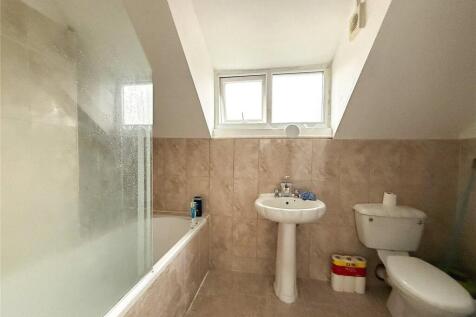 4 bed, 5 bath Plot in Manchester - Photo 10