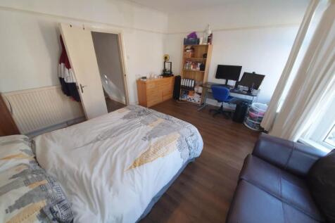 Front bedroom (2)
