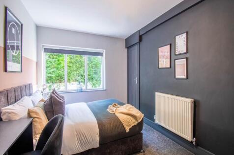 Primrose Crescent (Room 1), Halton, Leeds photo 3