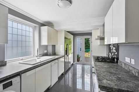 ROUNDWOOD WAY,56-51.jpg