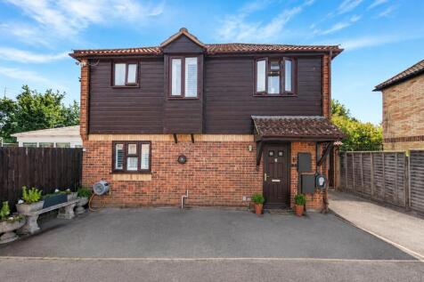 9 Rookwood Close - Front Shot 2.jpg