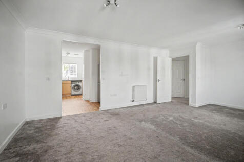 6  Candover Court, Beggarwood, Basingstoke, Hampshire    RG22 4PG