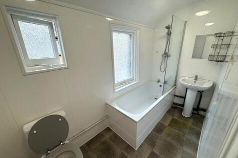 Two bedroom HIGH STREET SOUTH photo 4