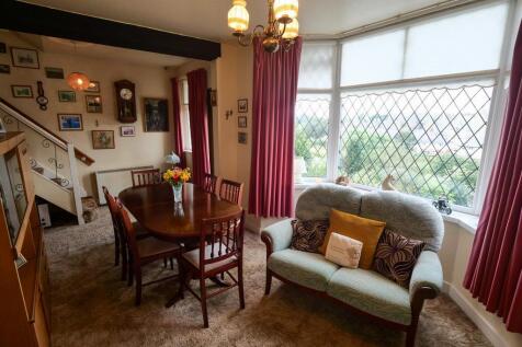 Dining Room Dual Aspect