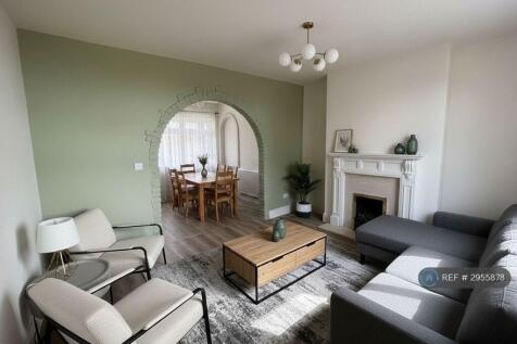 Lounge Staged ¿ Unfurnished Property
