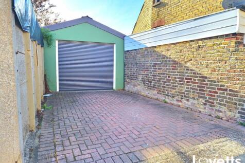Garage/driveway