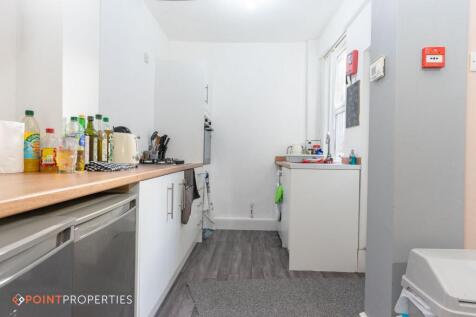4 Bedroom House, Picton Road photo 4