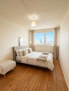 2-bed flat on Lindfield St., London, E14, £2,350/mo