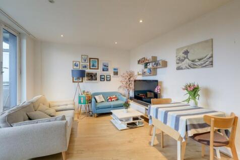 Open Plan Lounge &amp; Kitchen