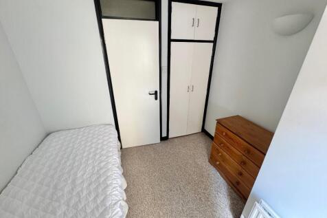 Bedroom 2 (2)