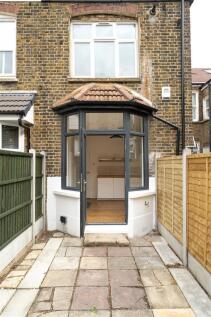 Keppel Road, E6