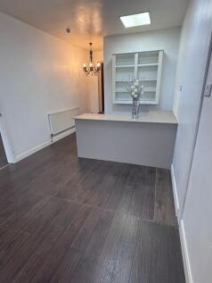 Retail Property (high street) to rent Image 11