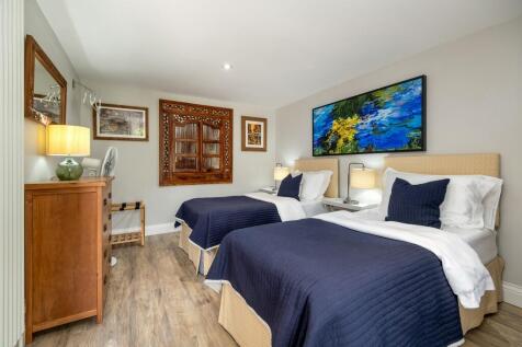 1440px-Elm Farm H...