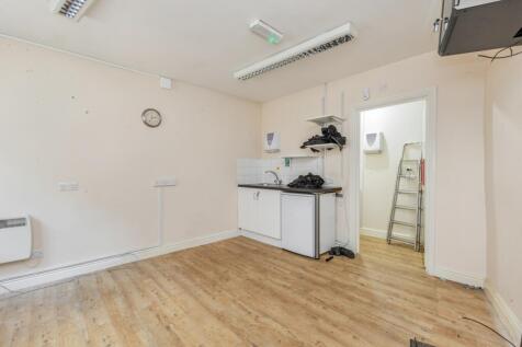 107 High Street, Witney, Oxfordshire, OX28 6HY