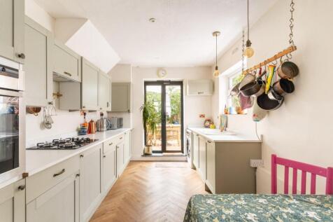 kitchen (2).jpg