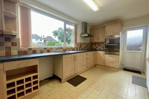Peterdale Drive, Wolverhampton photo 4