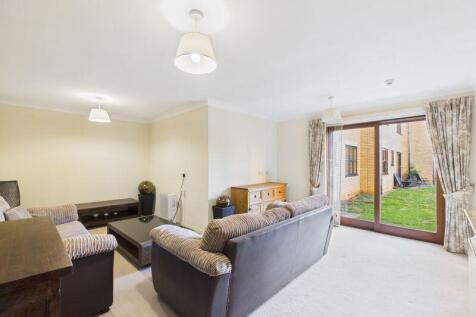 Millfield Court, Huntingdon photo 2