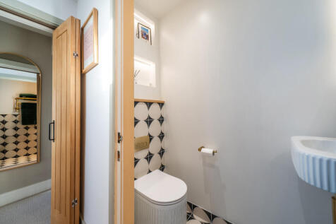 1387842-23-693c32...