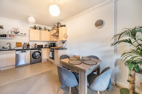 1375970-16-690e07...