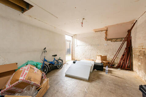 Georges Place 2-5...