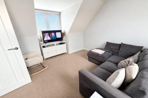 Rayleigh Road, Hutton, Brentwood, Essex, CM13 photo 3