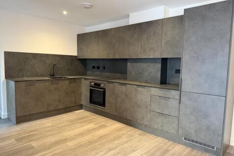 3 bed flat to rent Wadcroft Court, London SE4