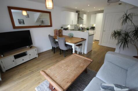 Living Kitchen.JPG