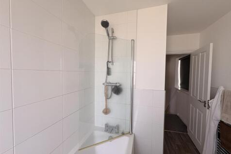 Bathroom 2.jpg