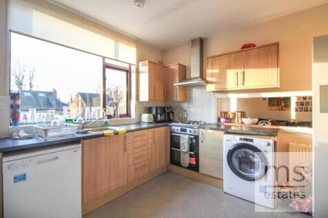 6-bed detached on £135pppw Harlaxton Drive, Lenton, Nottingham, £3,510/mo