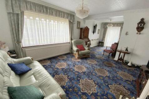 Lounge &amp; Dining