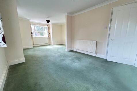 Lounge/Dining Area