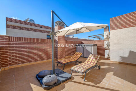 Lomas de Cabo Roig 3 bed 2 bath Penthouse apartment  in complex with communal pool and Gym &amp; secure underground parking.