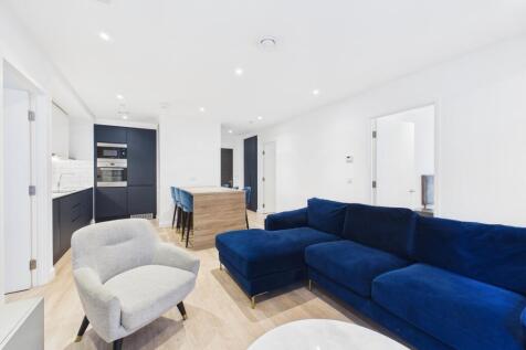 3-bed flat on Uhaus, Symphony Park, Manchester, £2,700/mo