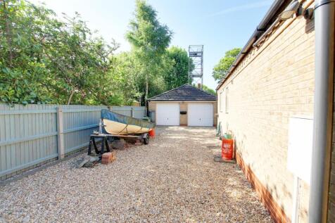 Driveway/Garage