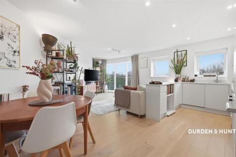 London, E2 - property photo
