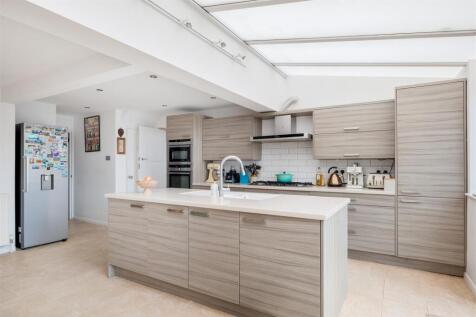 8 Hill Close 2019-4.jpg