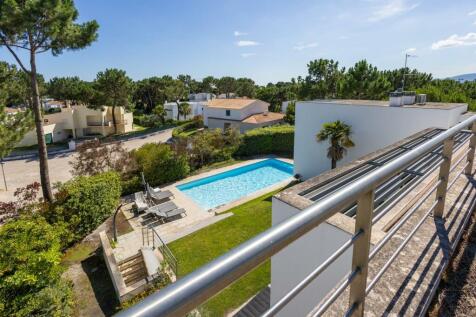 Magnificent 5-Suite Villa in Tróia, with Pool