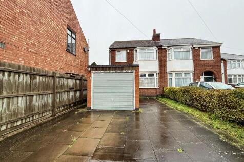 Three Bedroom Semi-Detached House on Harrogate Ro
