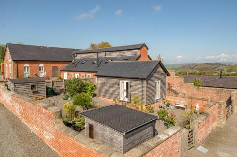 Rear yard and summer house.jpg