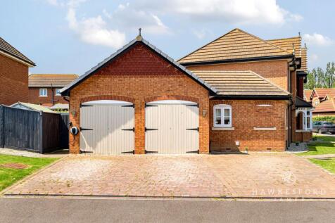 Kingsborough Drive, Eastchurch - Garage &amp; driveway
