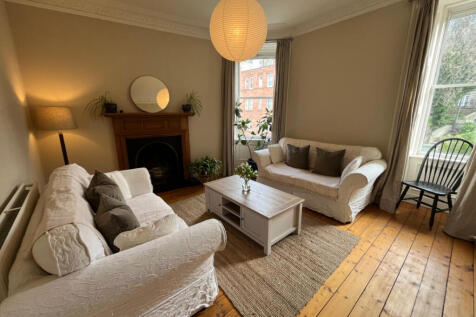 1-bed flat on Broughton Road, Edinburgh, EH7 4EQ, £1,300/mo