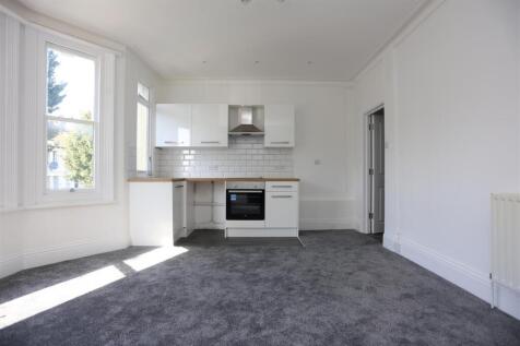 2,29 Westbourne Street loungekitch2.JPG