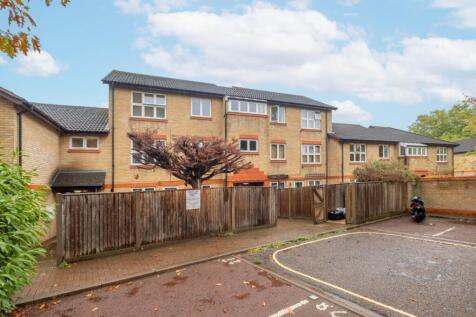 1-bed flat on Ivybridge Close, Twickenham, TW1, £1,650/mo